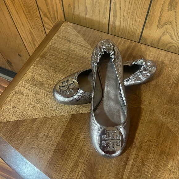 Tory Burch Metallic Ballet Flats - Picture 11 of 16